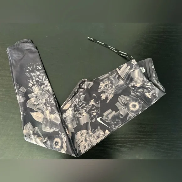 Nike Grey Floral and Blue Leggings - Picture 3 of 12